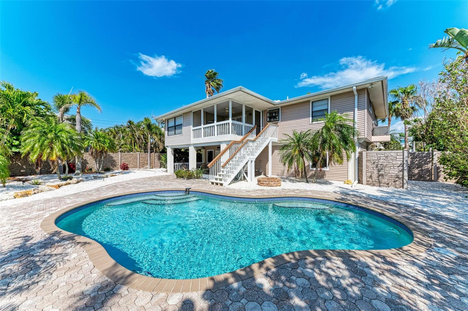526 LOQUAT DR, ANNA MARIA, FL, 34216