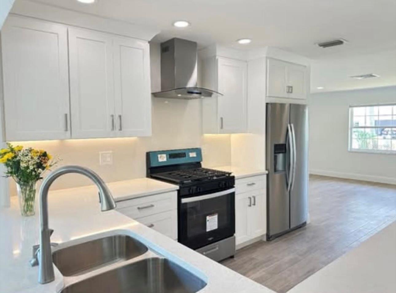 1983 MASSACHUSETTS AVE NE, ST PETERSBURG, FL, 33703