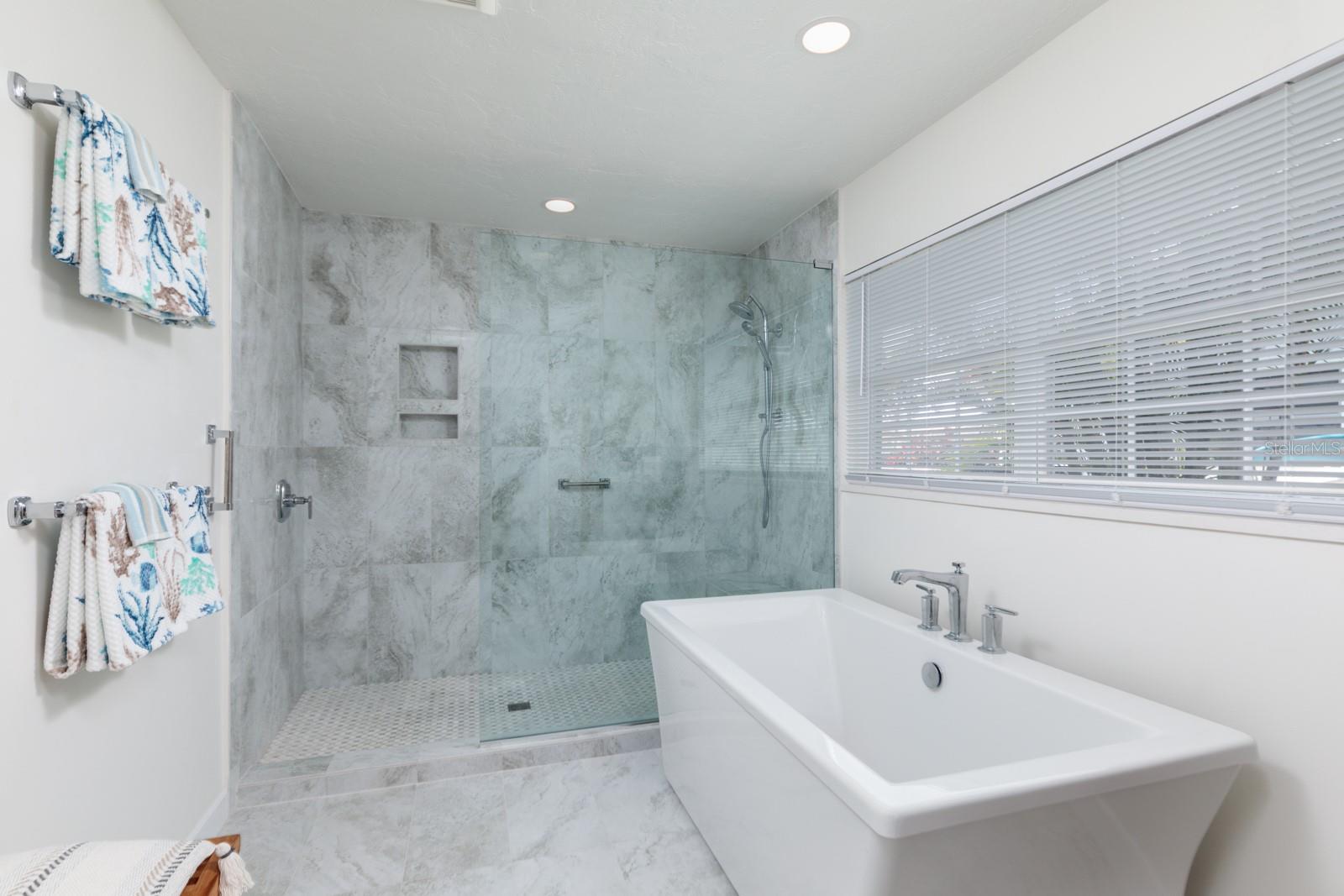 1983 MASSACHUSETTS AVE NE, ST PETERSBURG, FL, 33703