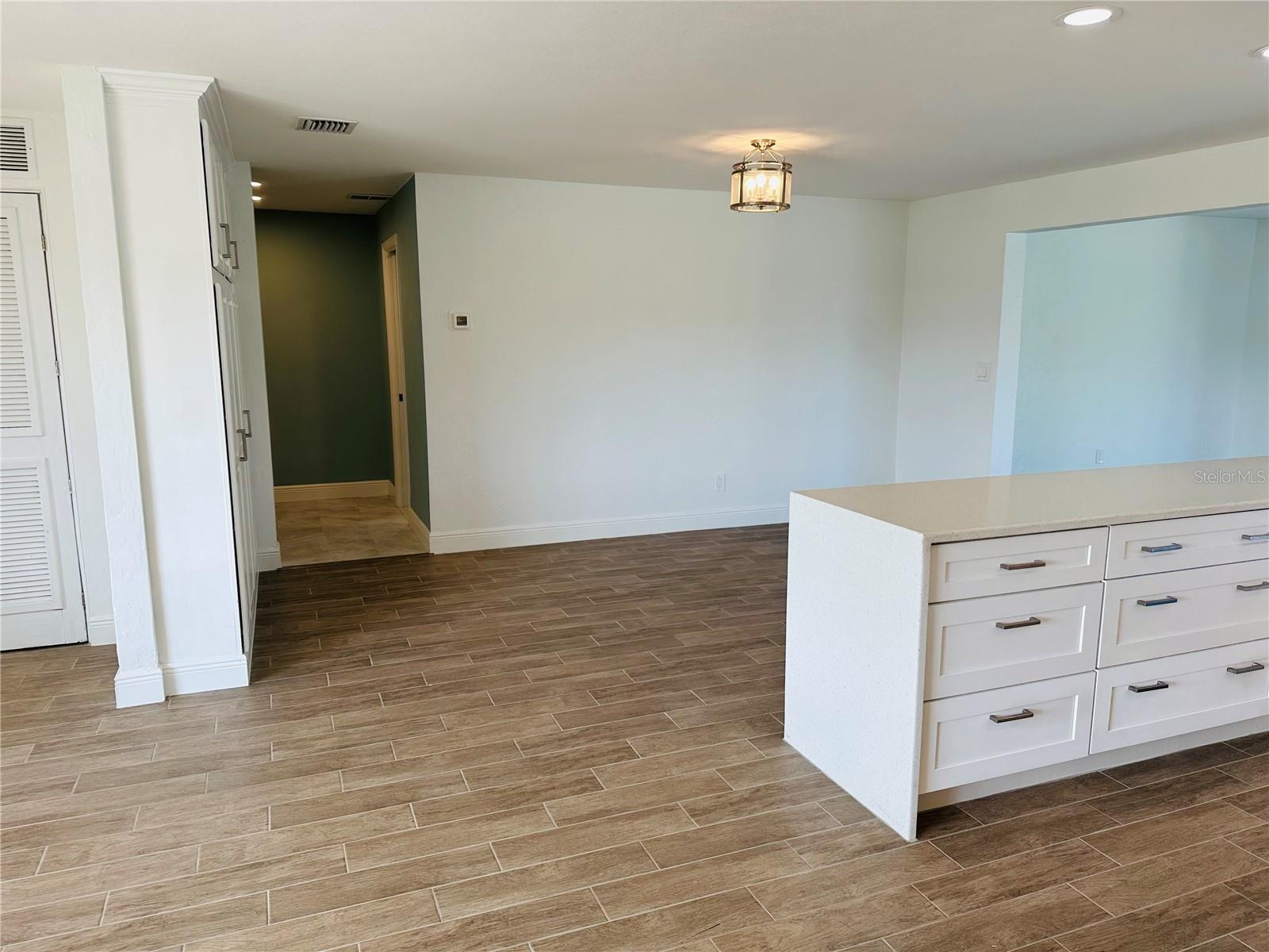 1983 MASSACHUSETTS AVE NE, ST PETERSBURG, FL, 33703