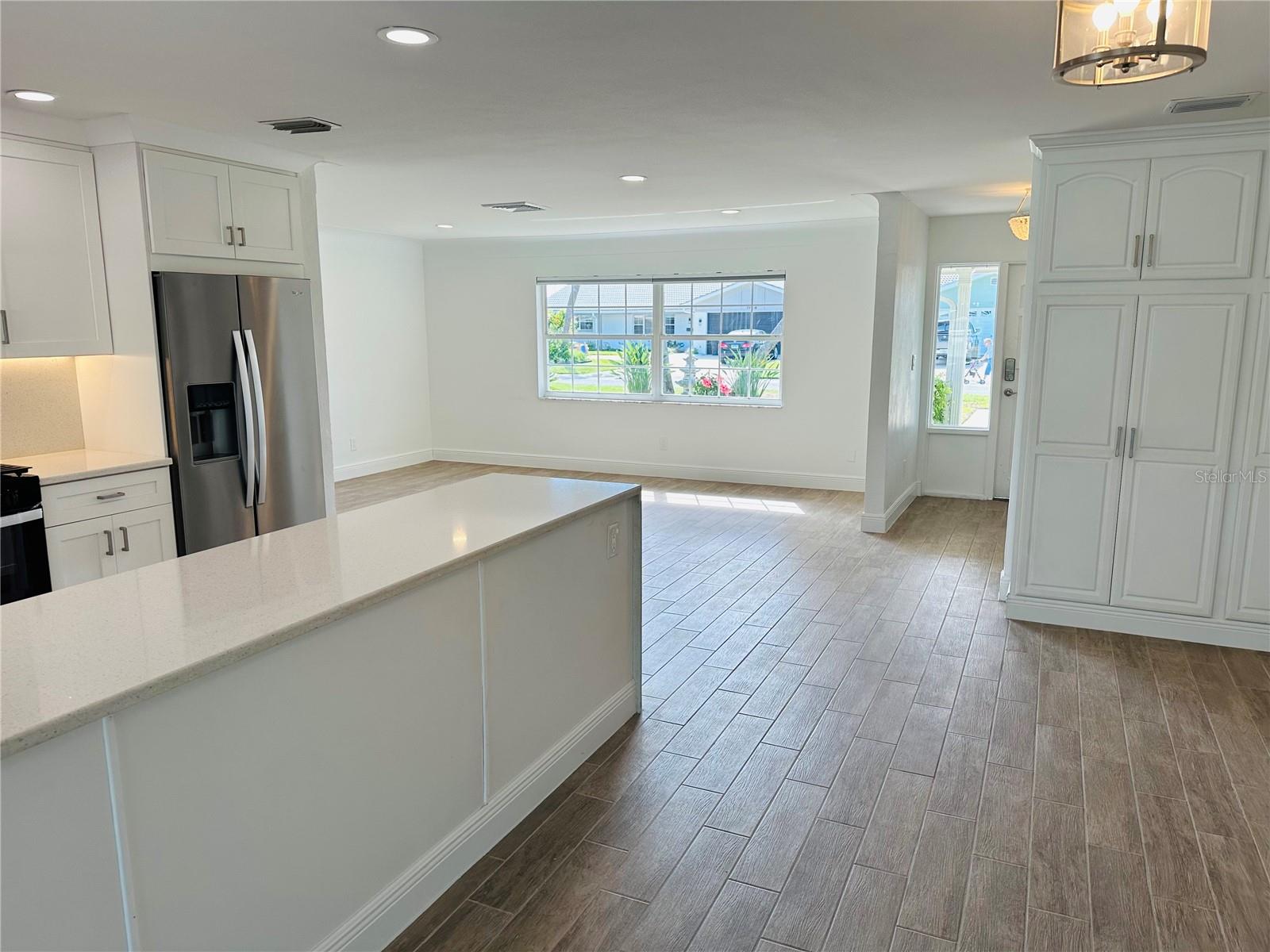 1983 MASSACHUSETTS AVE NE, ST PETERSBURG, FL, 33703