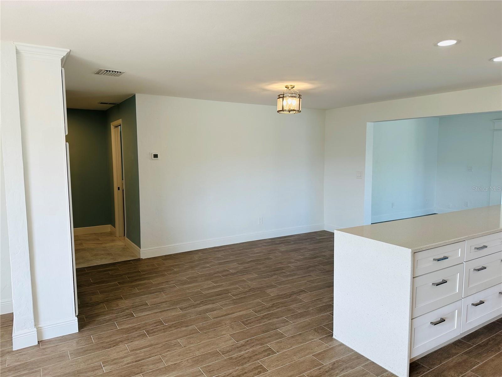 1983 MASSACHUSETTS AVE NE, ST PETERSBURG, FL, 33703