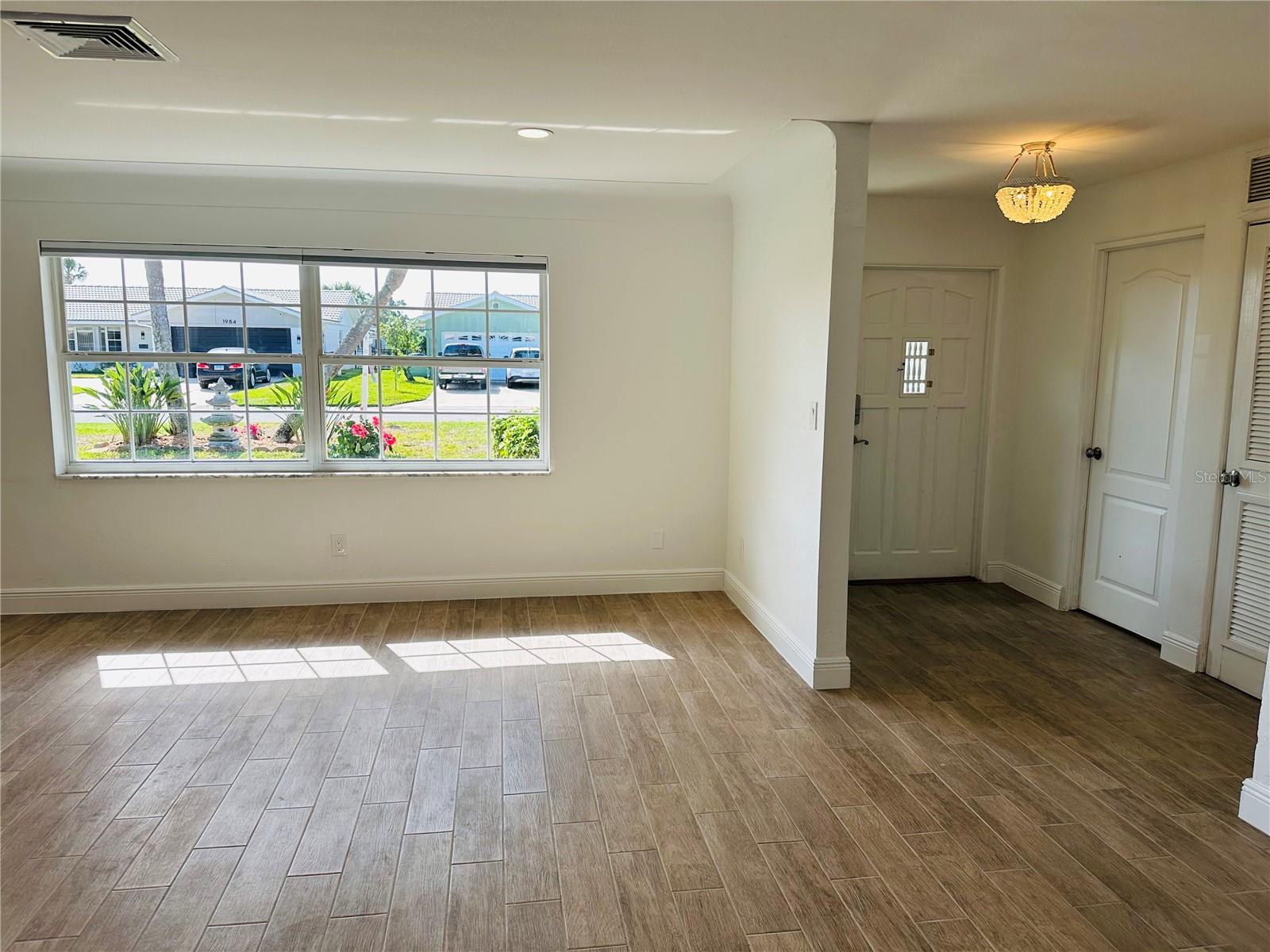 1983 MASSACHUSETTS AVE NE, ST PETERSBURG, FL, 33703