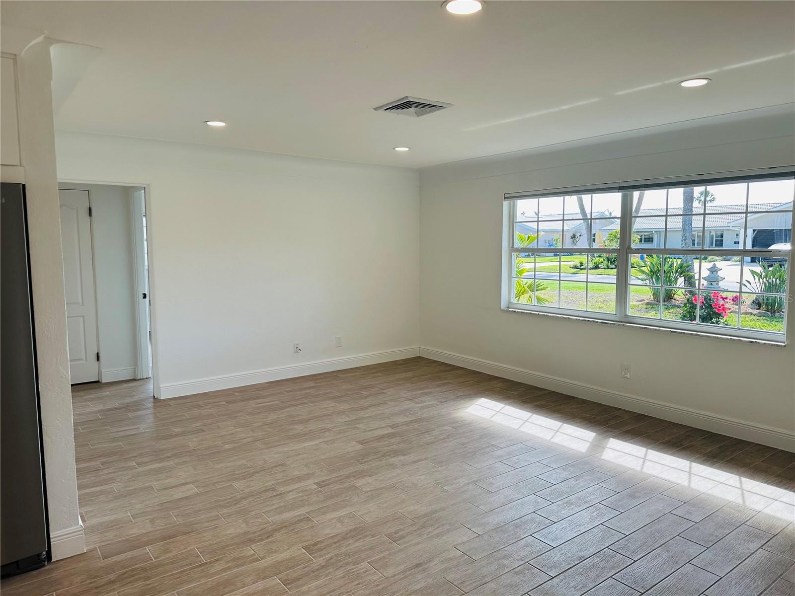 1983 MASSACHUSETTS AVE NE, ST PETERSBURG, FL, 33703