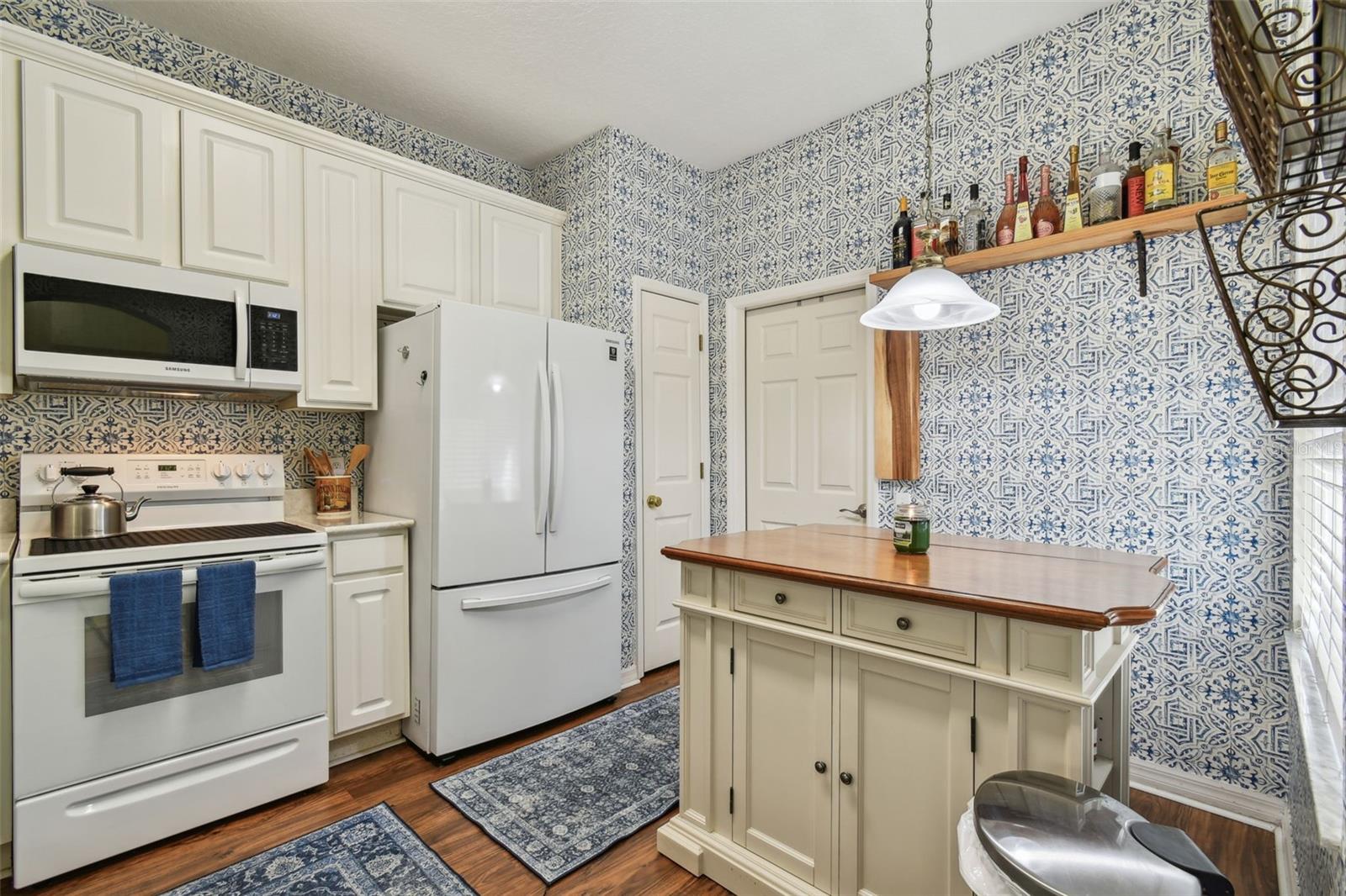 4240 BISMARCK PALM DR, TAMPA, FL, 33610