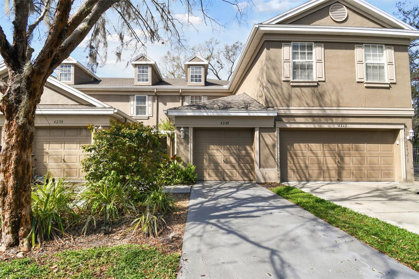 4240 BISMARCK PALM DR, TAMPA, FL, 33610