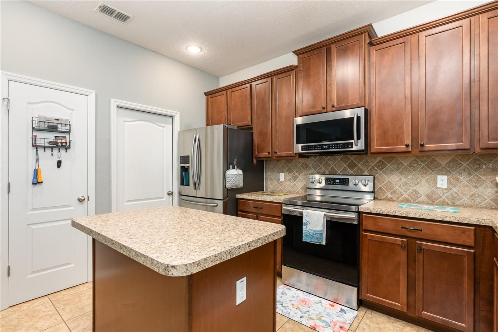 624 WOODS LANDING DR, MINNEOLA, FL, 34715
