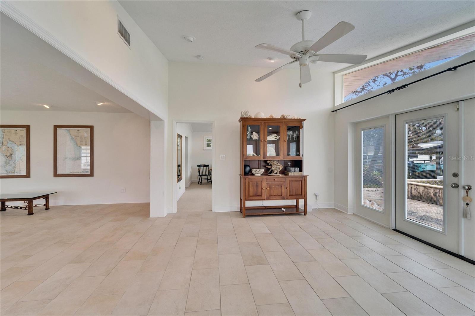 547 SUWANEE CIR, TAMPA, FL, 33606