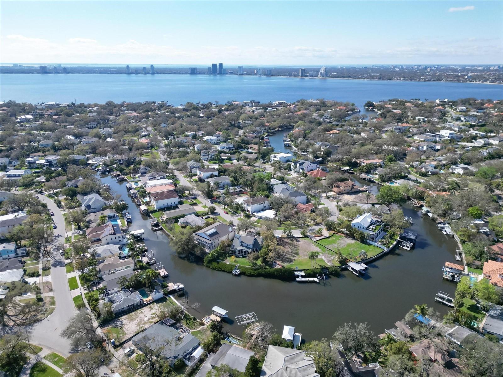 547 SUWANEE CIR, TAMPA, FL, 33606