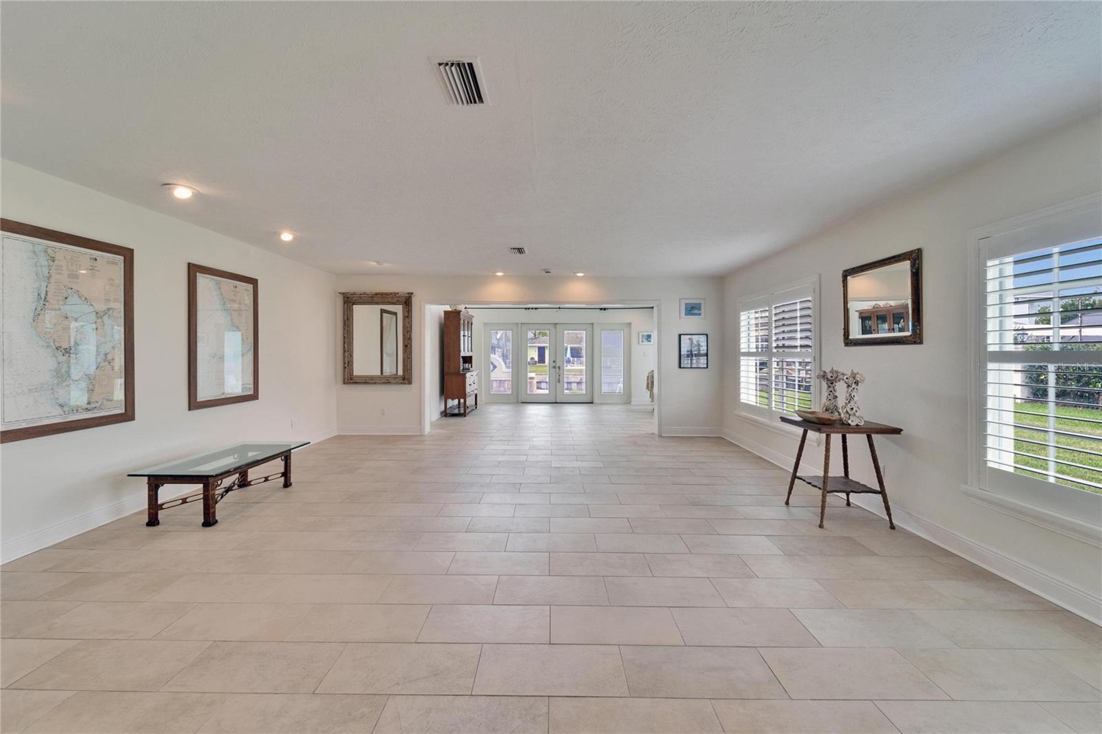 547 SUWANEE CIR, TAMPA, FL, 33606