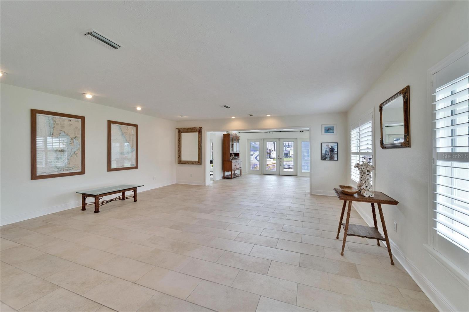 547 SUWANEE CIR, TAMPA, FL, 33606