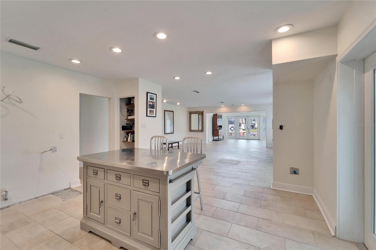 547 SUWANEE CIR, TAMPA, FL, 33606