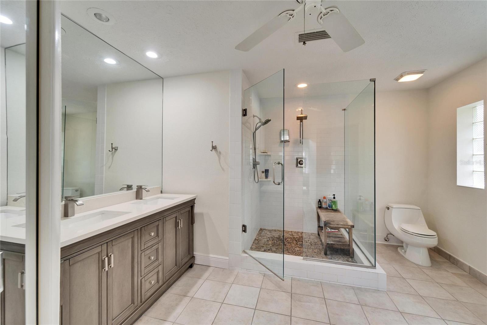 547 SUWANEE CIR, TAMPA, FL, 33606