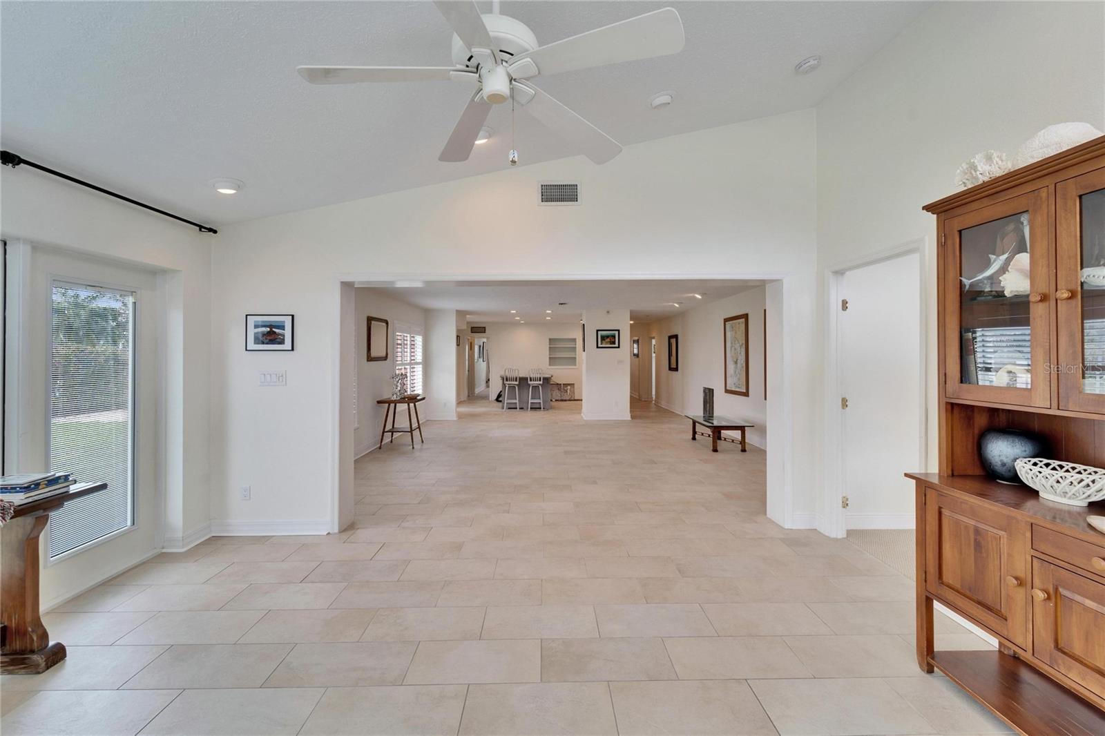 547 SUWANEE CIR, TAMPA, FL, 33606