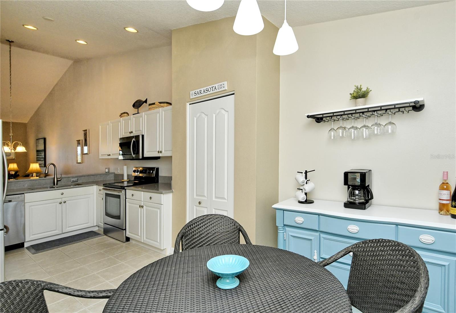 A4641046 Property Photo