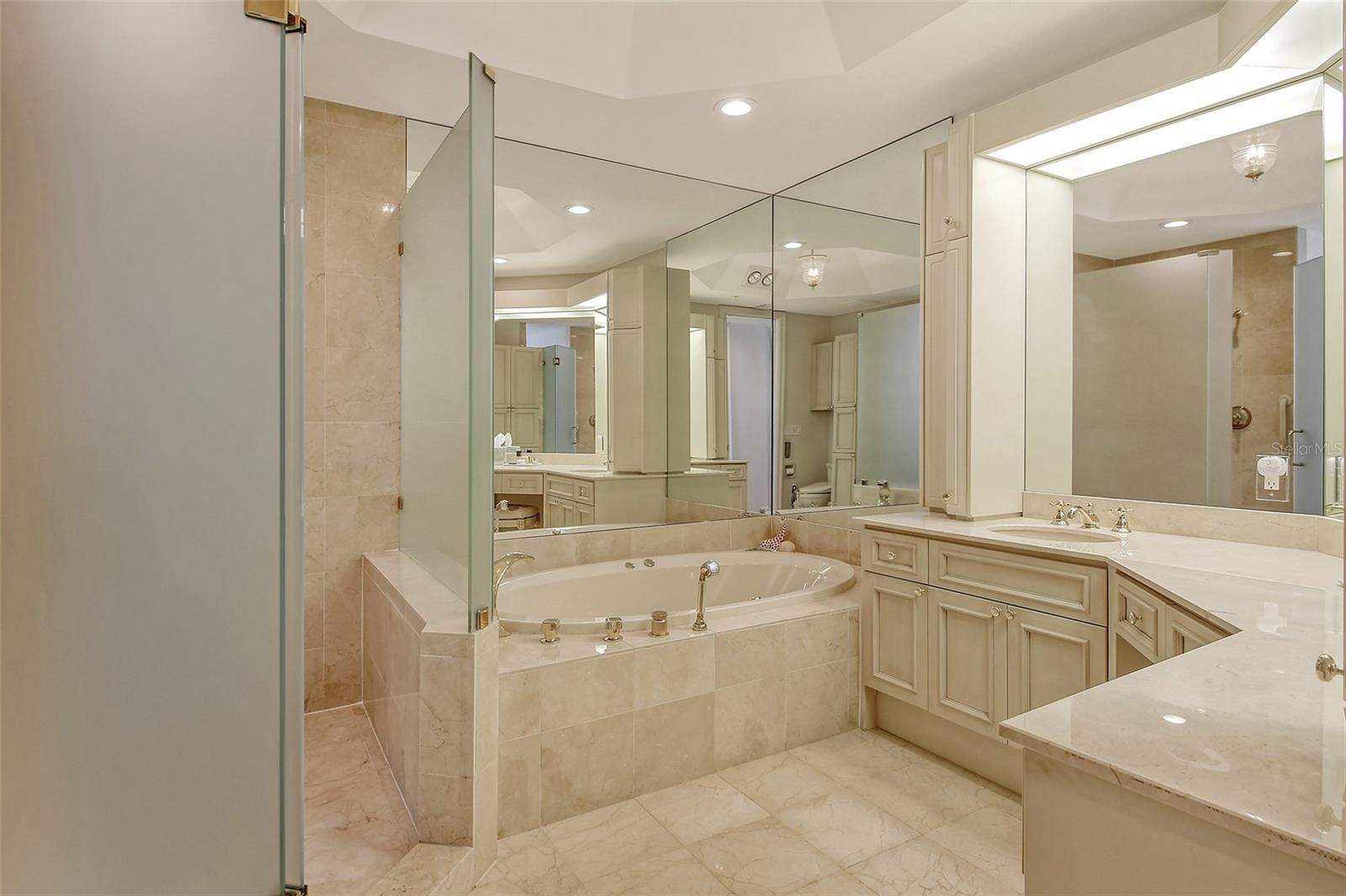 415 L AMBIANCE DR #D606, LONGBOAT KEY, FL, 34228