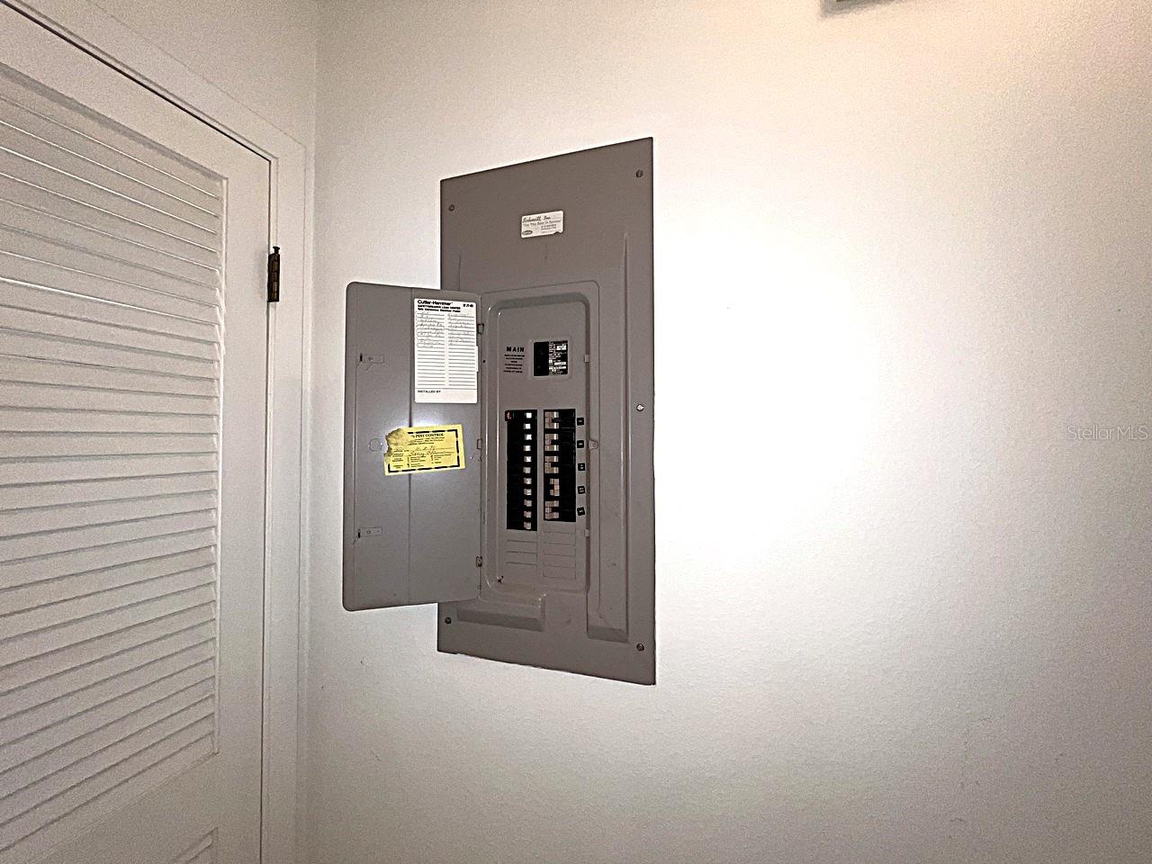 W7872601 Property Photo