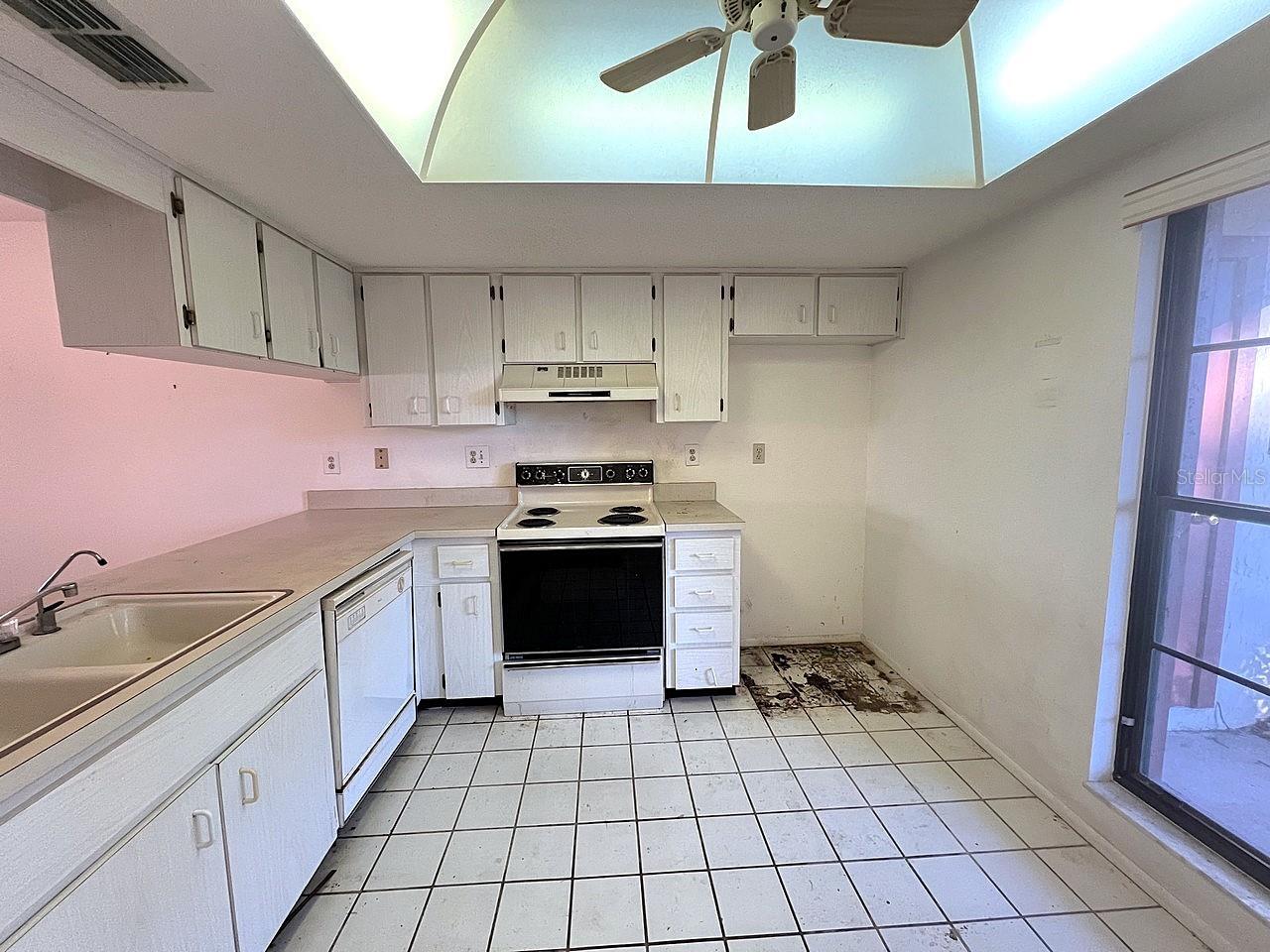 W7872601 Property Photo