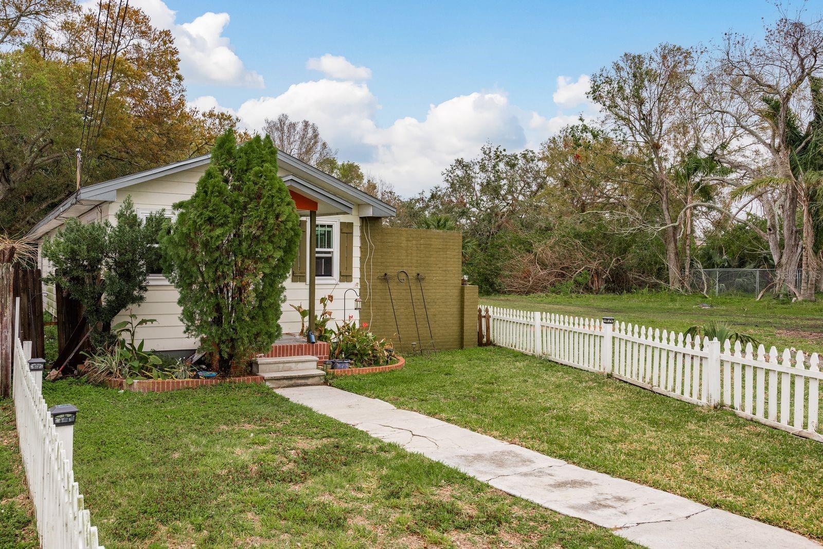 1777 APACHE TRL, CLEARWATER, FL, 33755