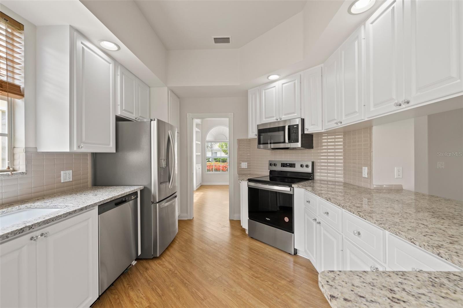 A4641083 Property Photo