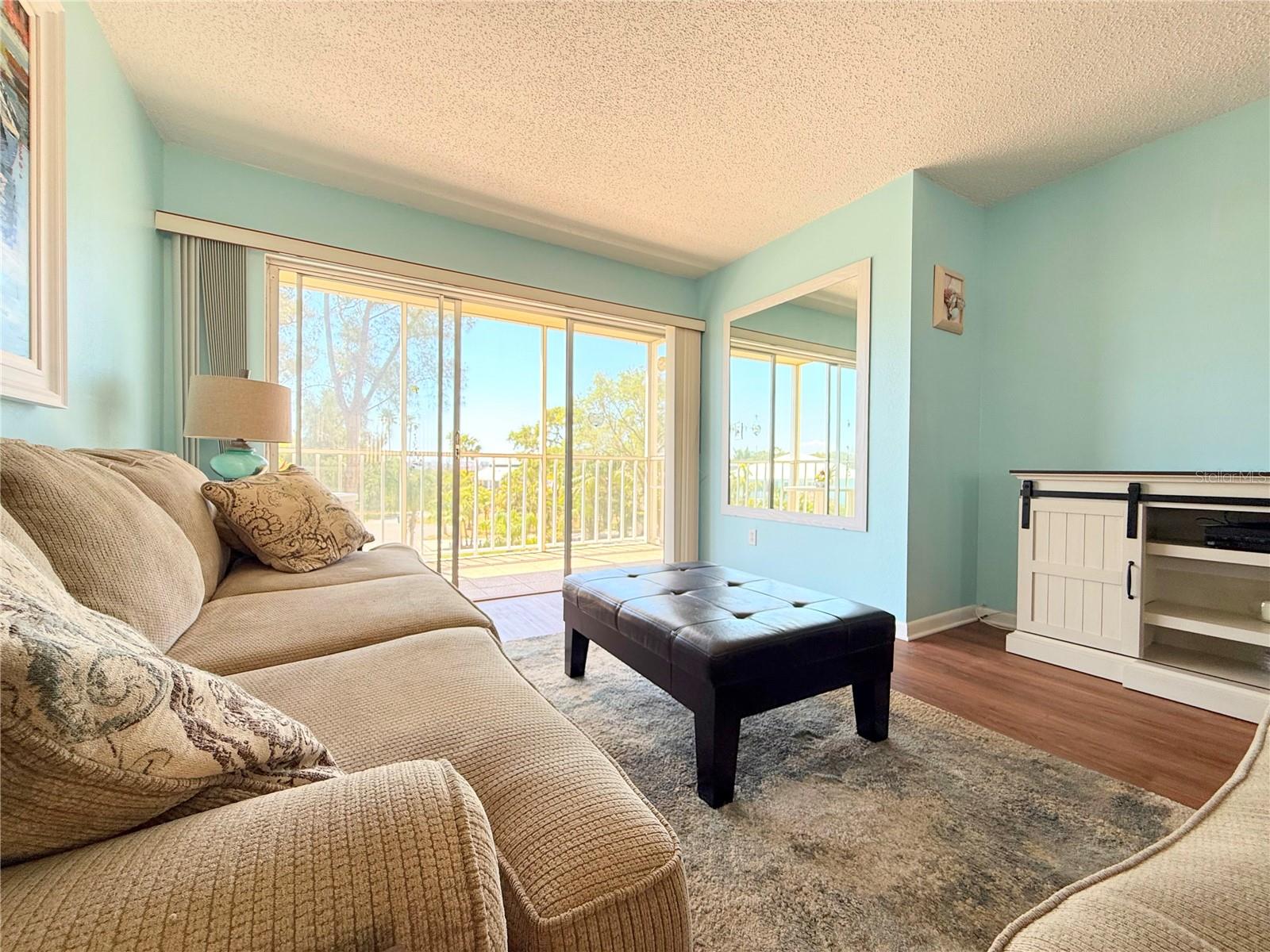9000 COMMODORE DR #302, SEMINOLE, FL, 33776