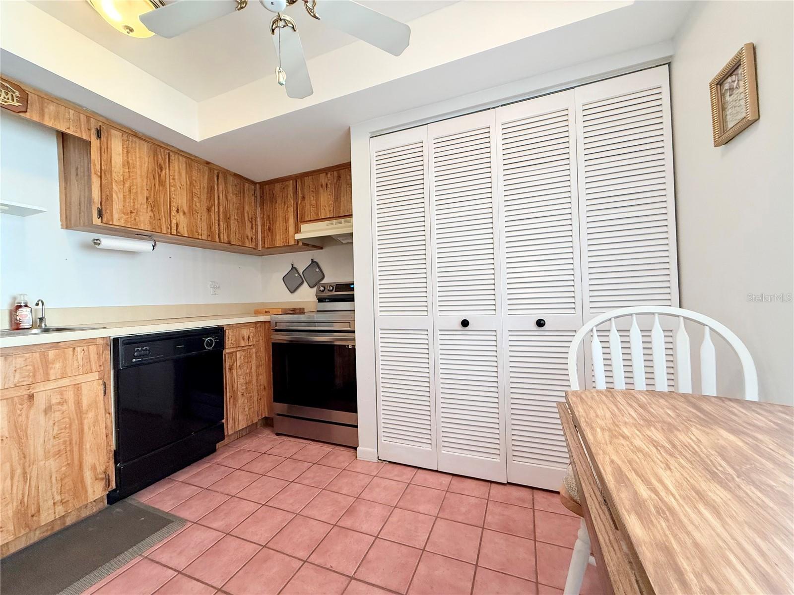 9000 COMMODORE DR #302, SEMINOLE, FL, 33776