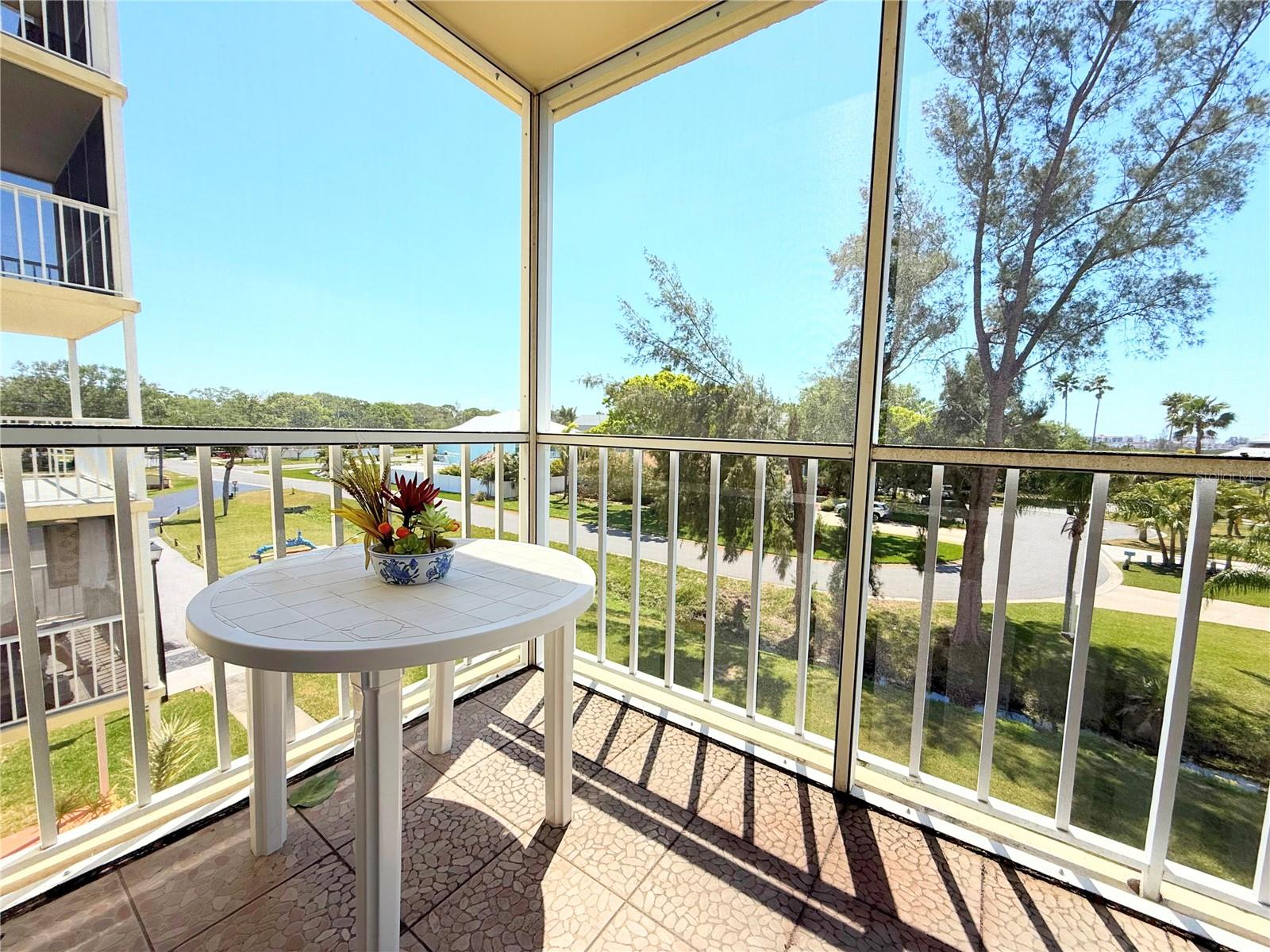 9000 COMMODORE DR #302, SEMINOLE, FL, 33776