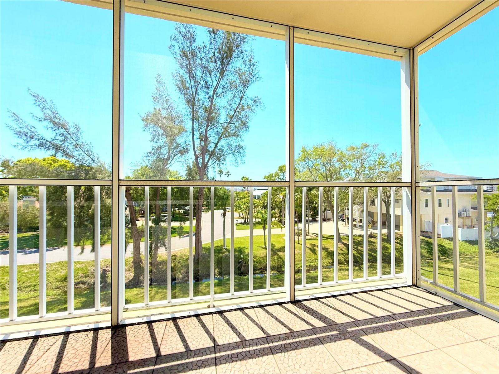 9000 COMMODORE DR #302, SEMINOLE, FL, 33776