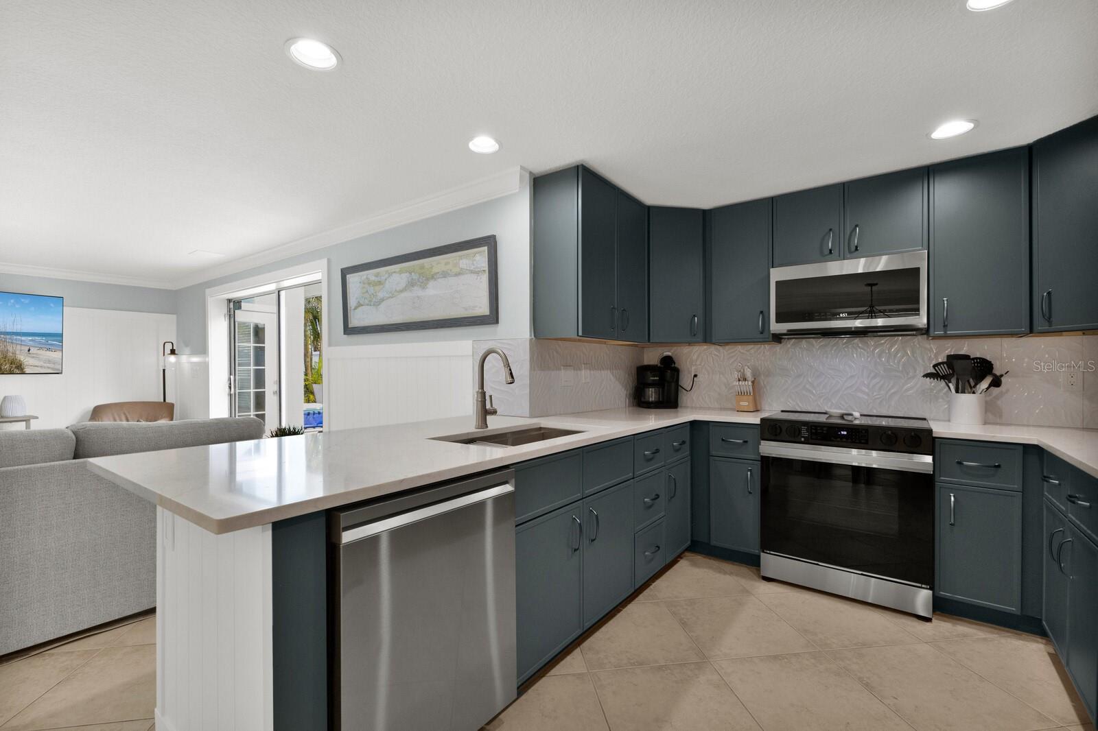 6201 HOLMES BLVD, HOLMES BEACH, FL, 34217