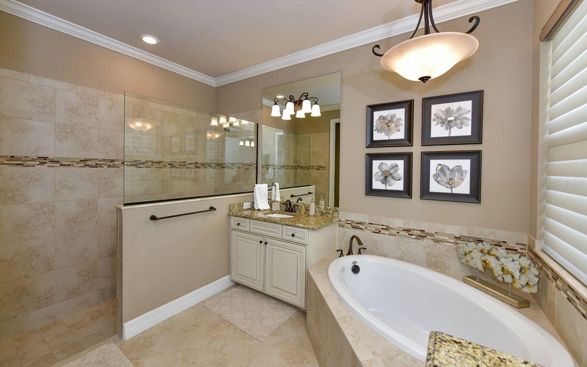 5930 CESSNA RUN, BRADENTON, FL, 34211