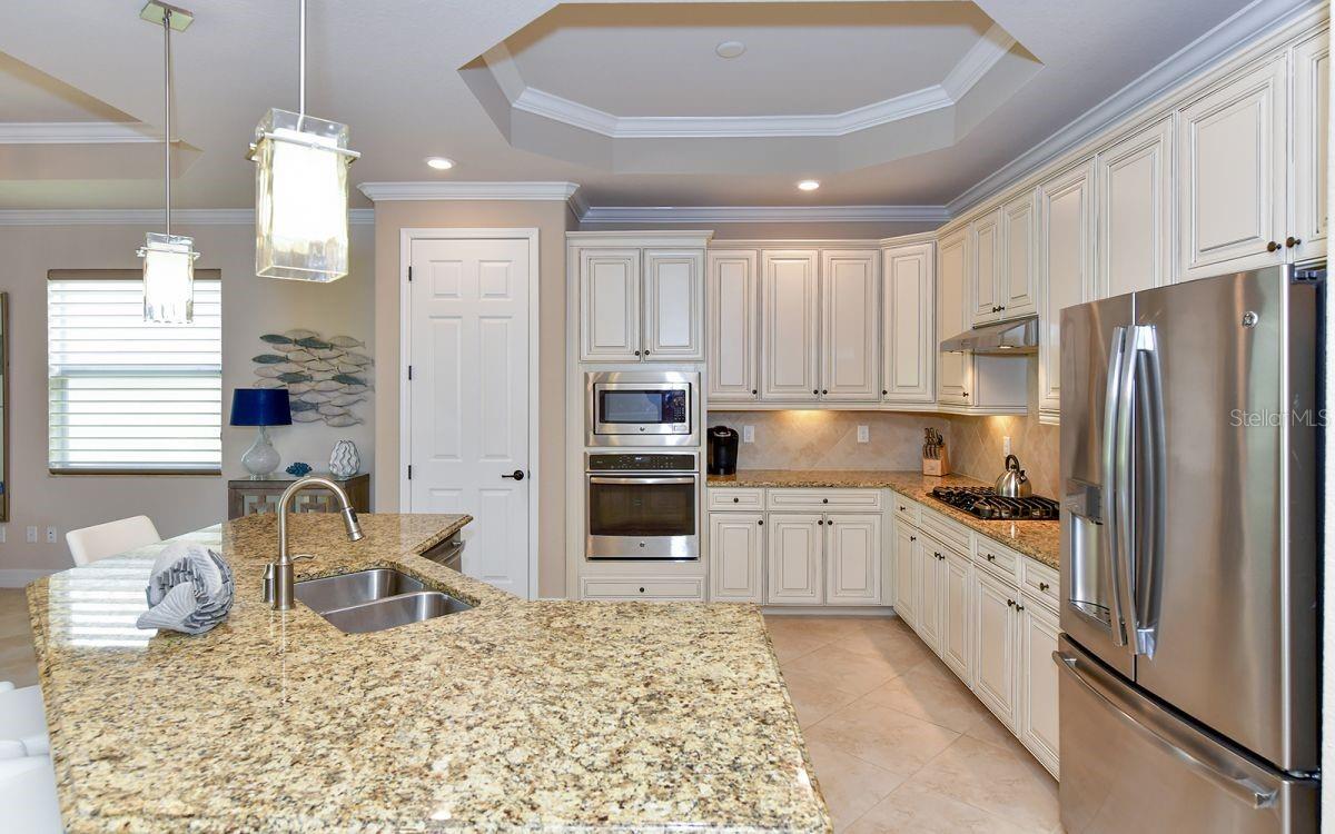 5930 CESSNA RUN, BRADENTON, FL, 34211