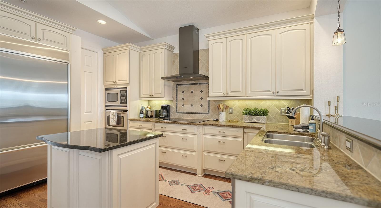 601 AVENIDA DE MAYO, SARASOTA, FL, 34242