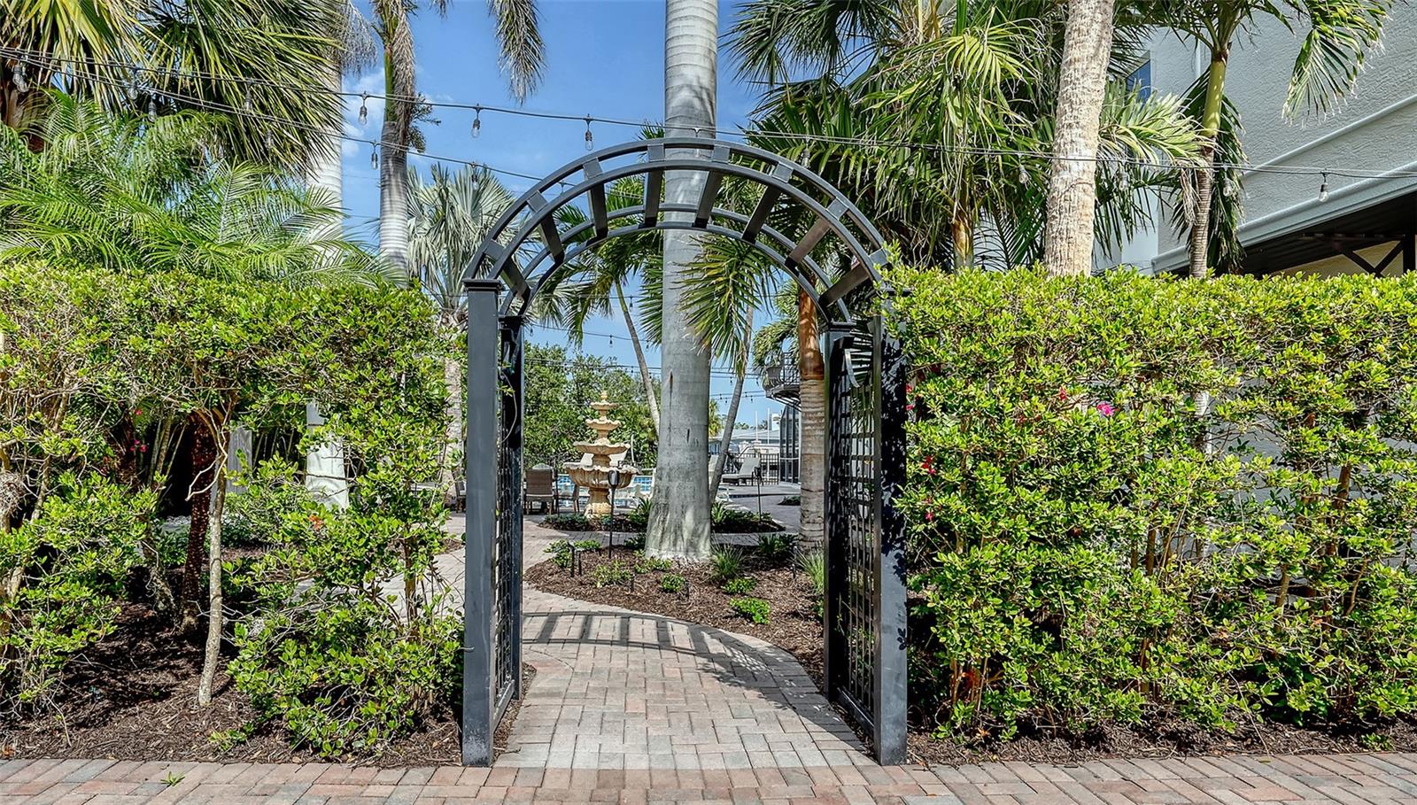 601 AVENIDA DE MAYO, SARASOTA, FL, 34242