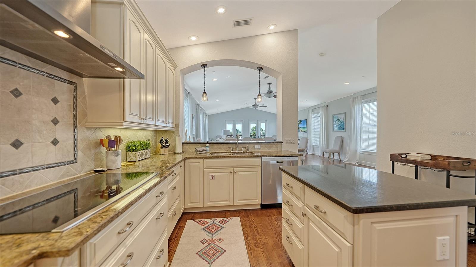 601 AVENIDA DE MAYO, SARASOTA, FL, 34242