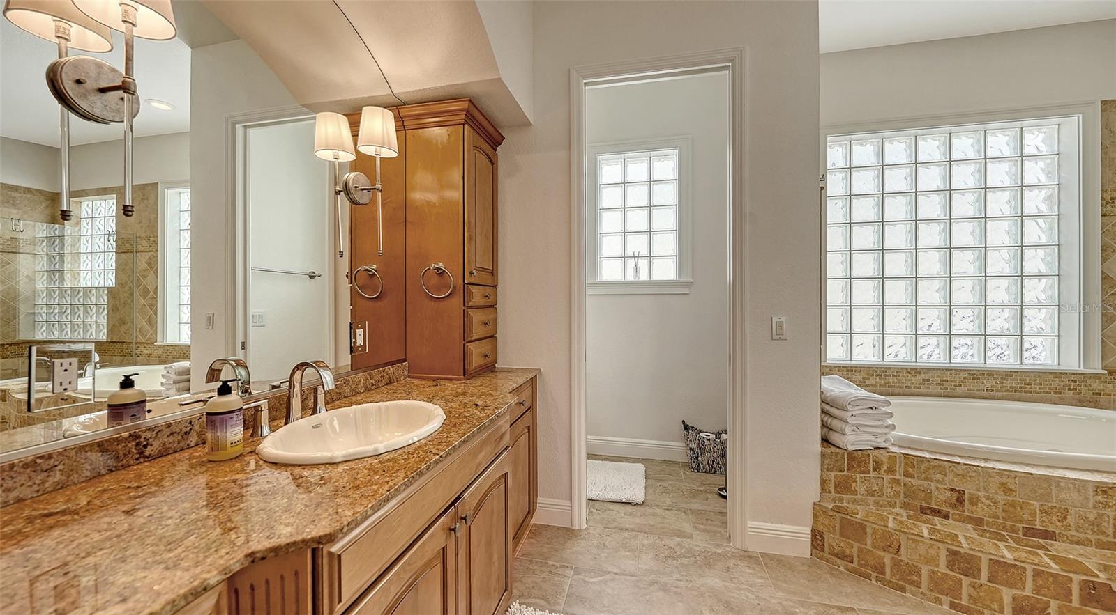 601 AVENIDA DE MAYO, SARASOTA, FL, 34242