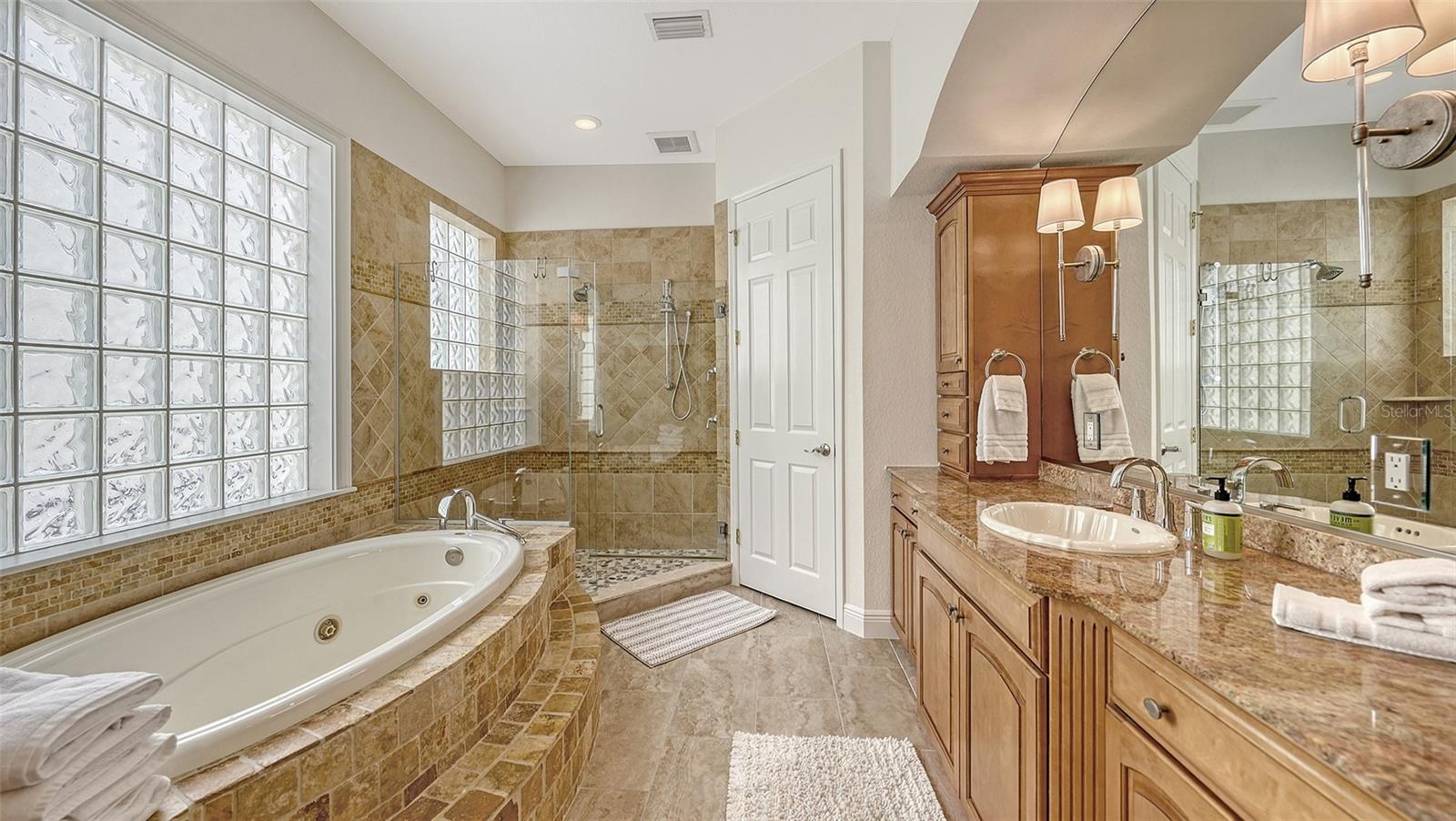 601 AVENIDA DE MAYO, SARASOTA, FL, 34242
