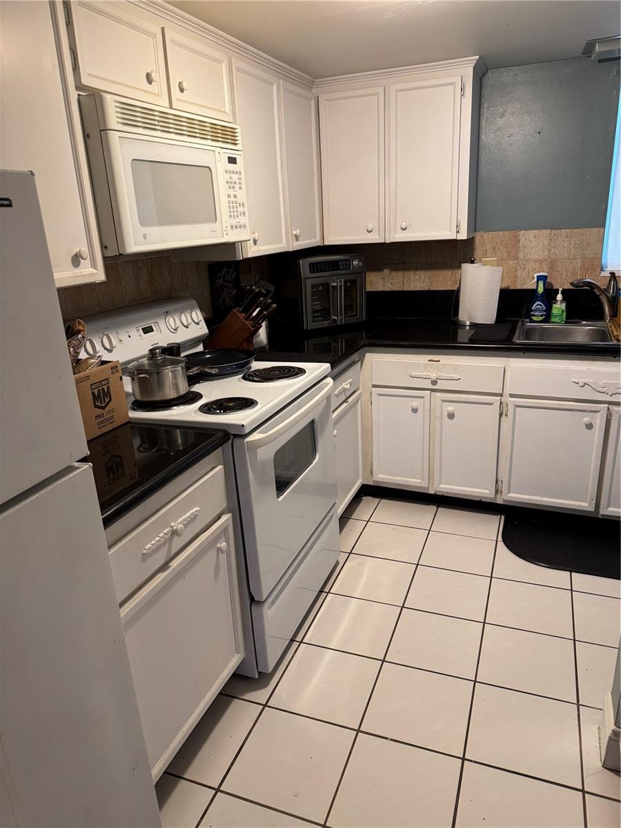 2944 W BAY DR #104, BELLEAIR BLUFFS, FL, 33770