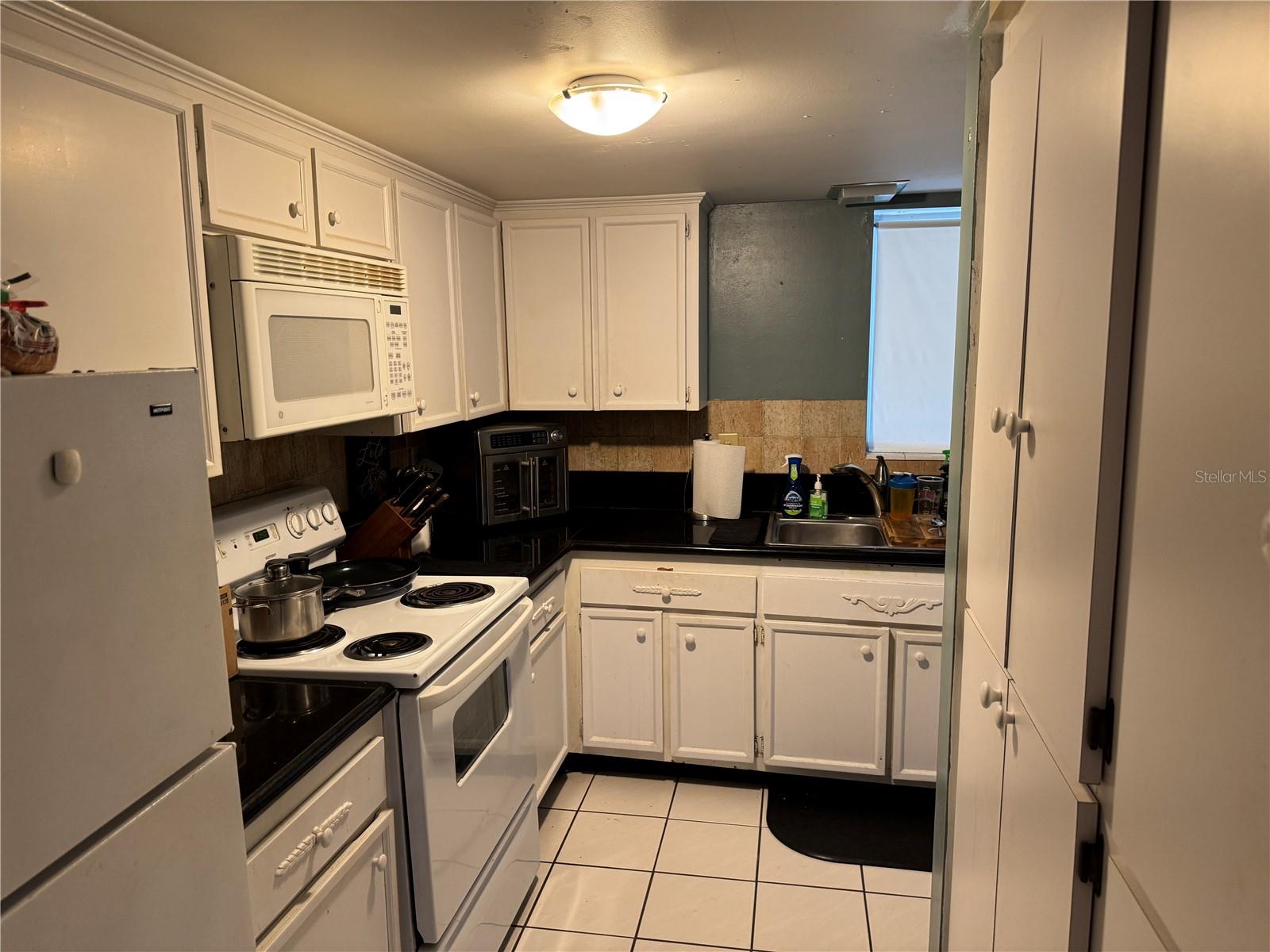 2944 W BAY DR #104, BELLEAIR BLUFFS, FL, 33770