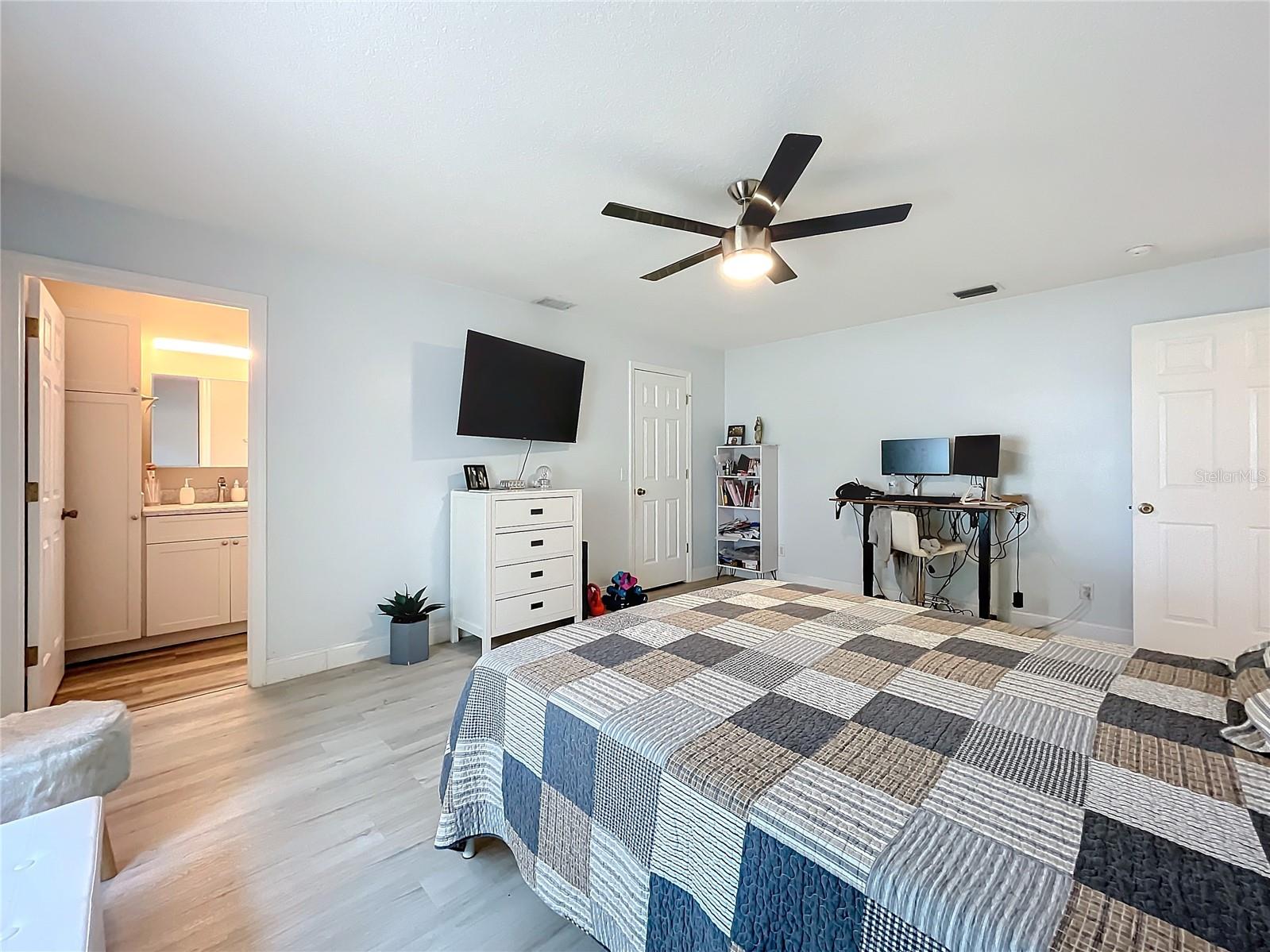 37042 SANDY LN, GRAND ISLAND, FL, 32735