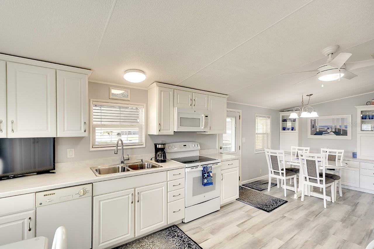 2081 DETROITER ST, SARASOTA, FL, 34231