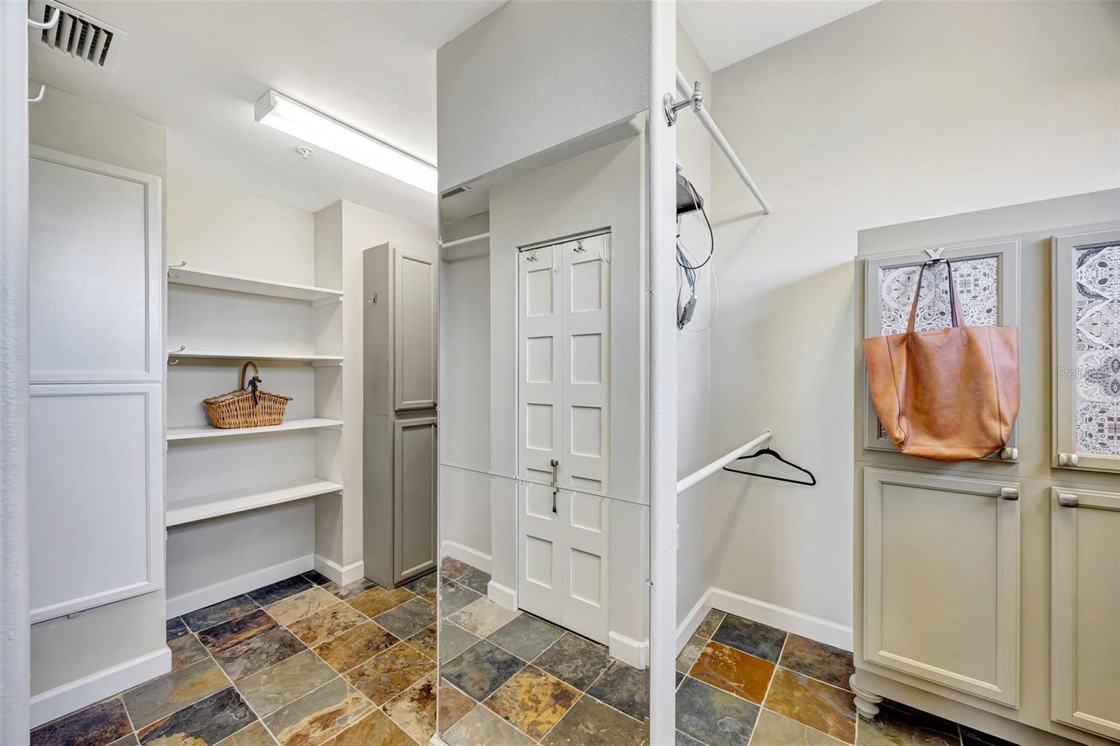 4707 TROYDALE RD, TAMPA, FL, 33615
