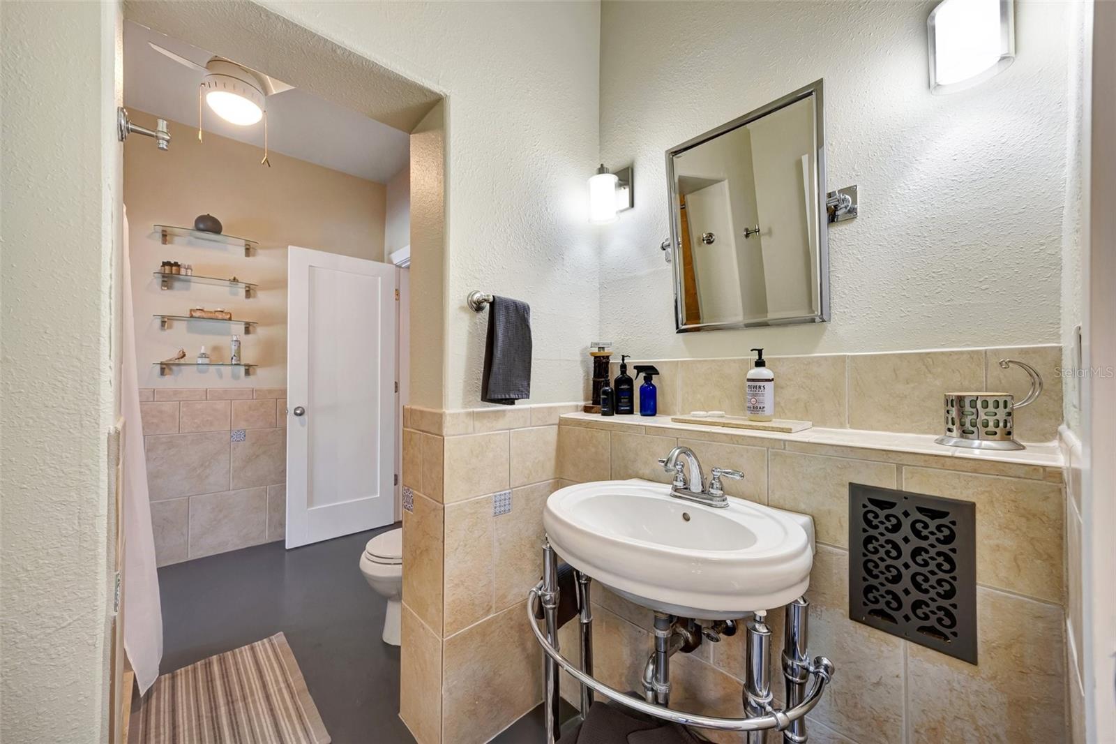 4707 TROYDALE RD, TAMPA, FL, 33615