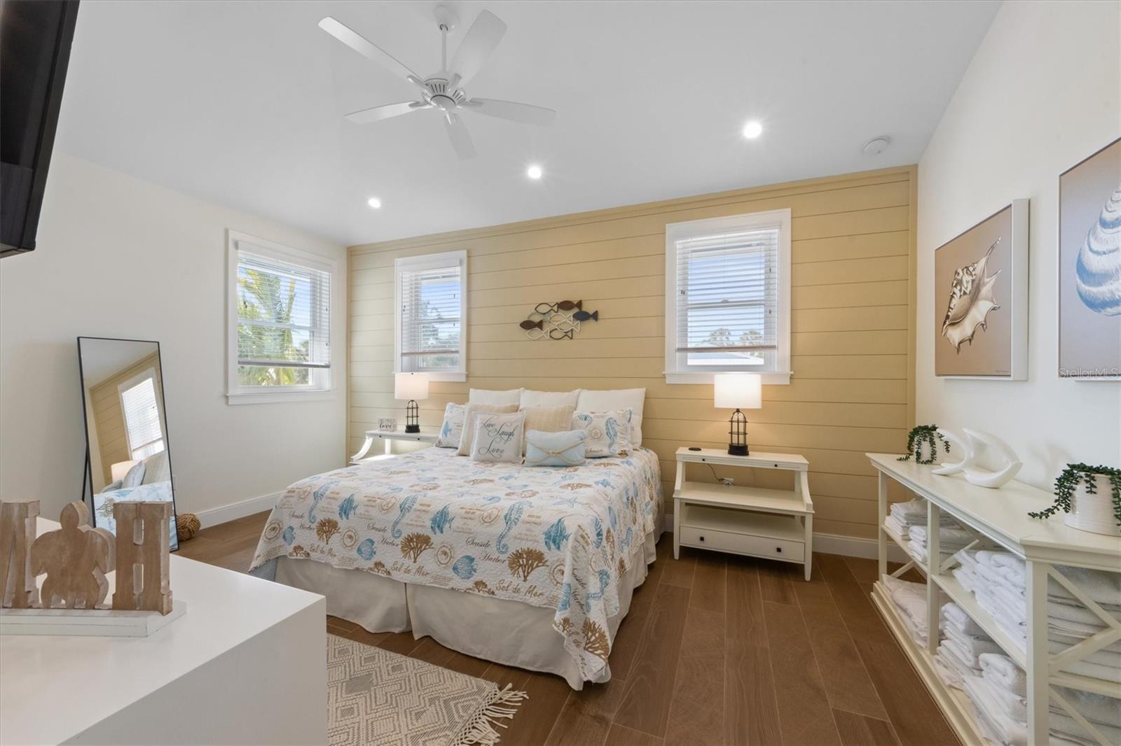 211 81ST ST #B, HOLMES BEACH, FL, 34217