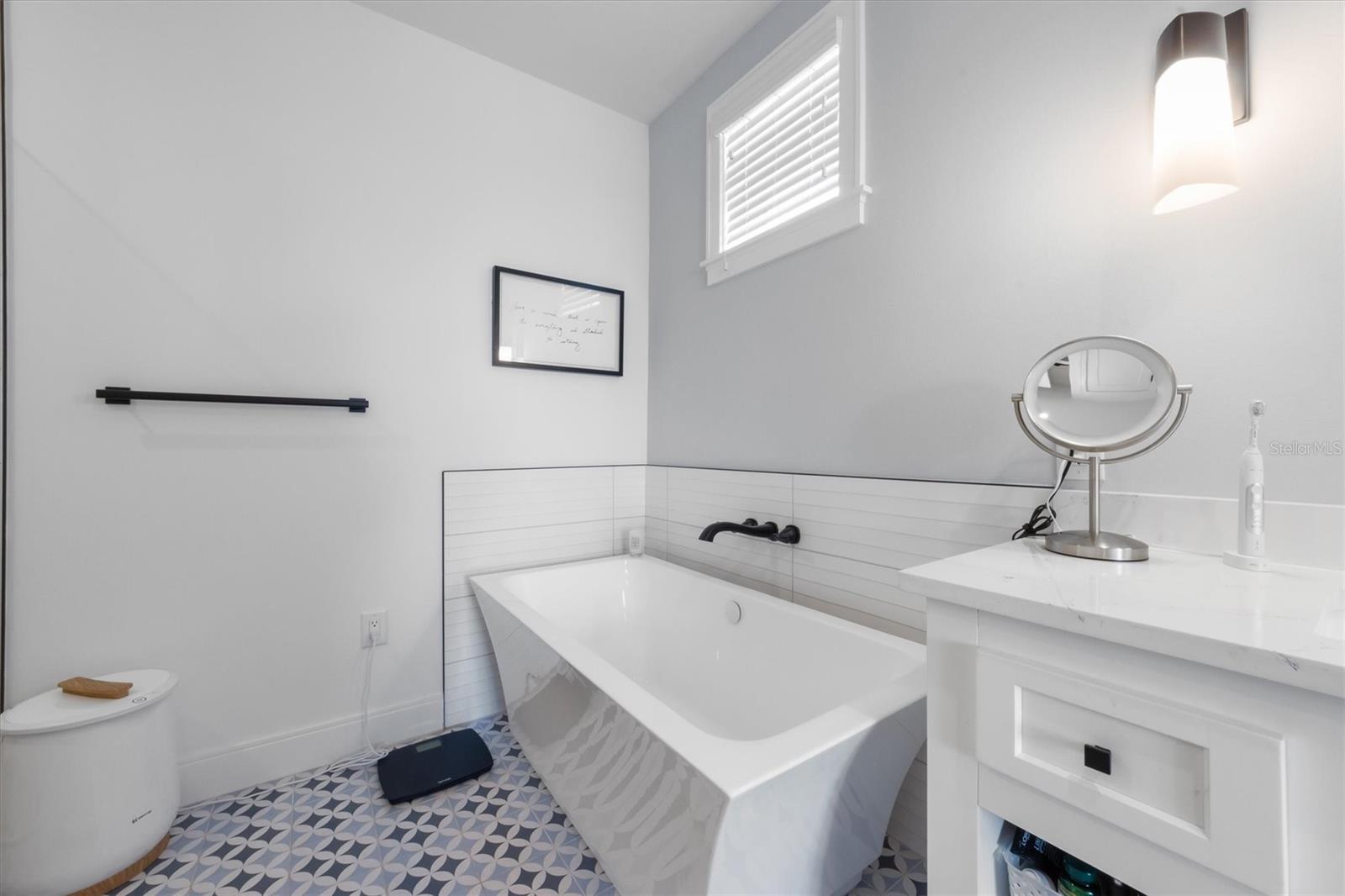 211 81ST ST #B, HOLMES BEACH, FL, 34217