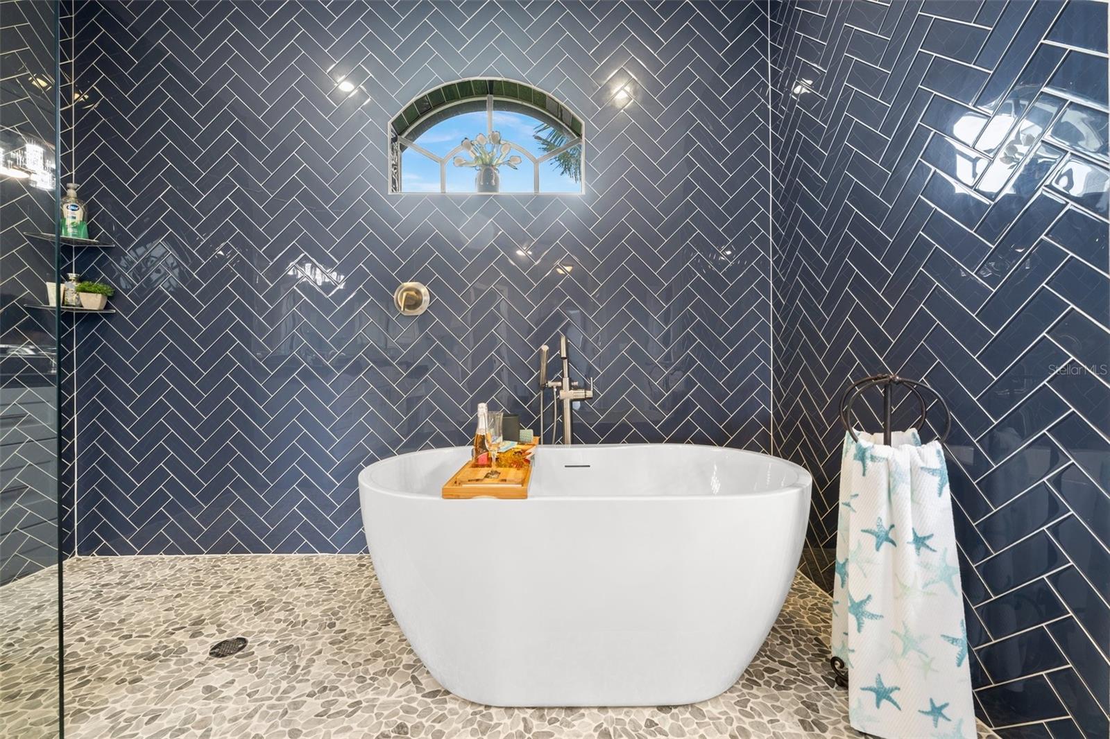 360 CAPRI ISLES CT, PUNTA GORDA, FL, 33950