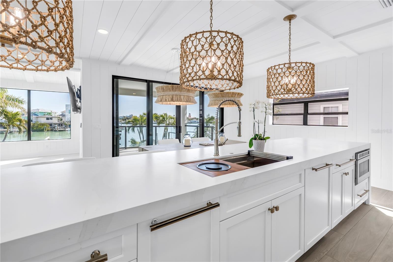 8505 BLIND PASS DR, TREASURE ISLAND, FL, 33706