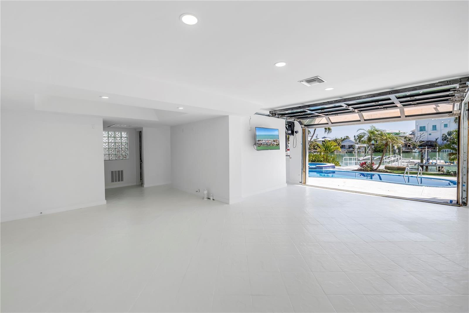 8505 BLIND PASS DR, TREASURE ISLAND, FL, 33706