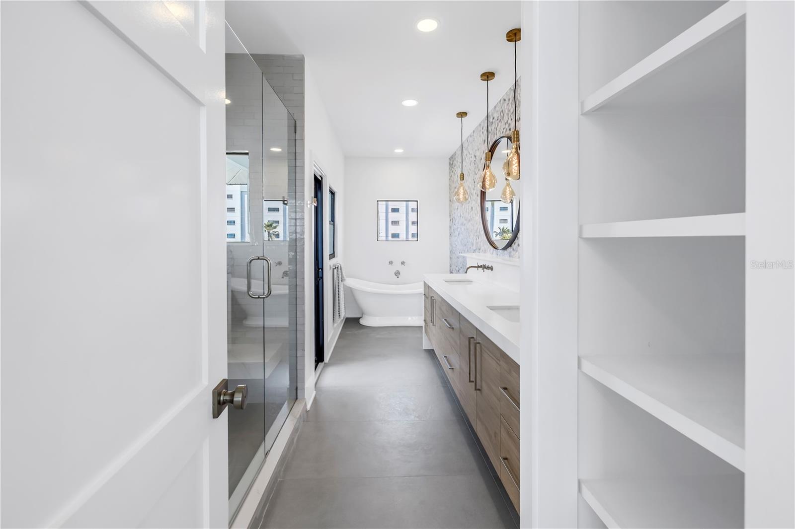 8505 BLIND PASS DR, TREASURE ISLAND, FL, 33706
