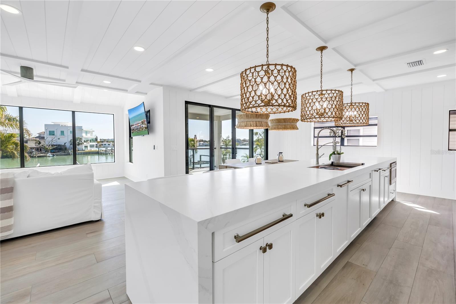 8505 BLIND PASS DR, TREASURE ISLAND, FL, 33706