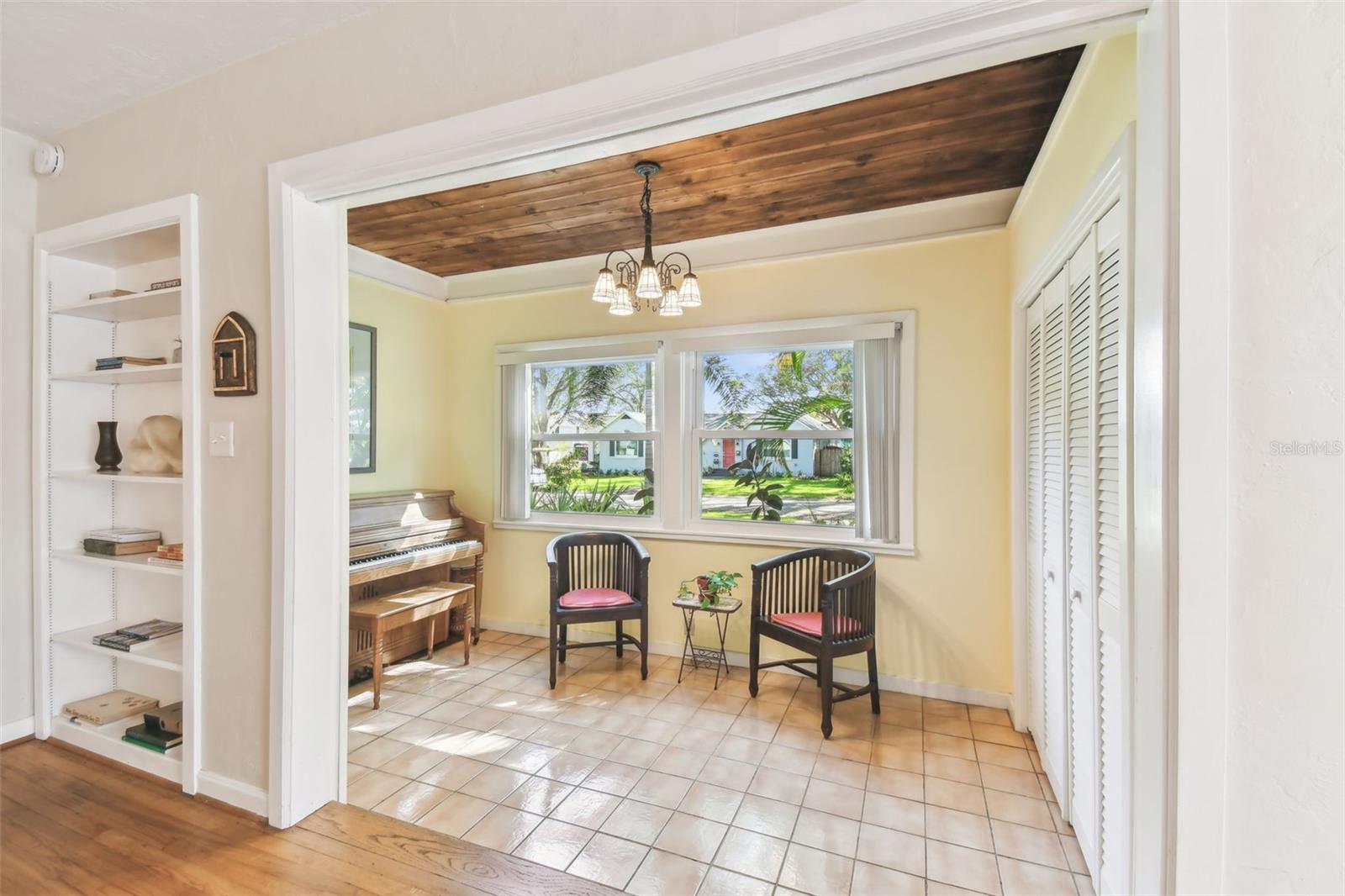 223 33RD AVE N, ST PETERSBURG, FL, 33704